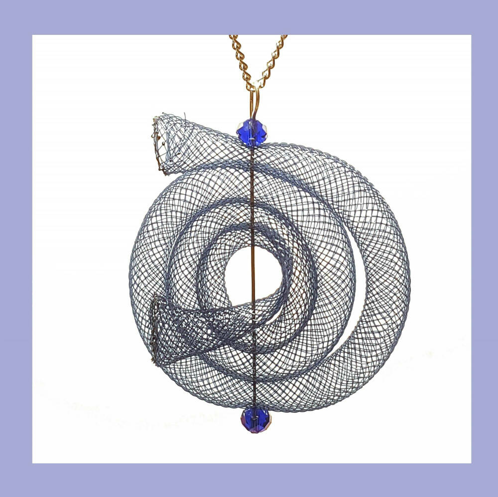 Pendant necklace. Celtic. Nylon mesh.