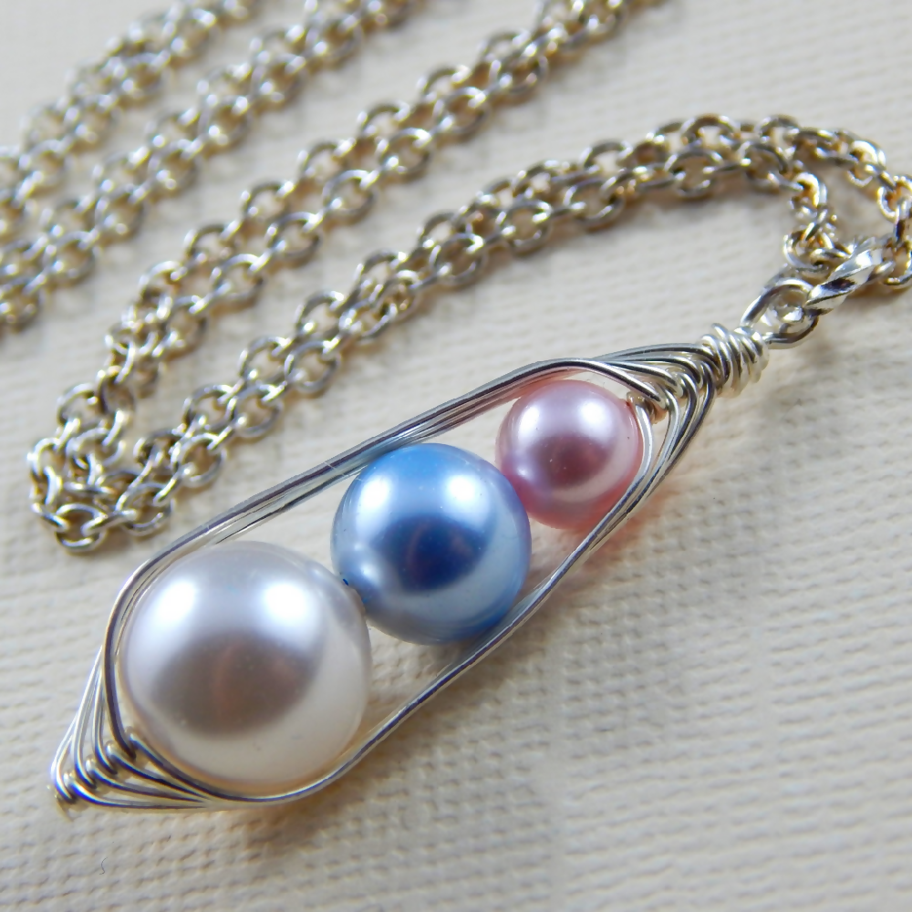 Three Peas In A Pod Necklace,Family Pod Necklace