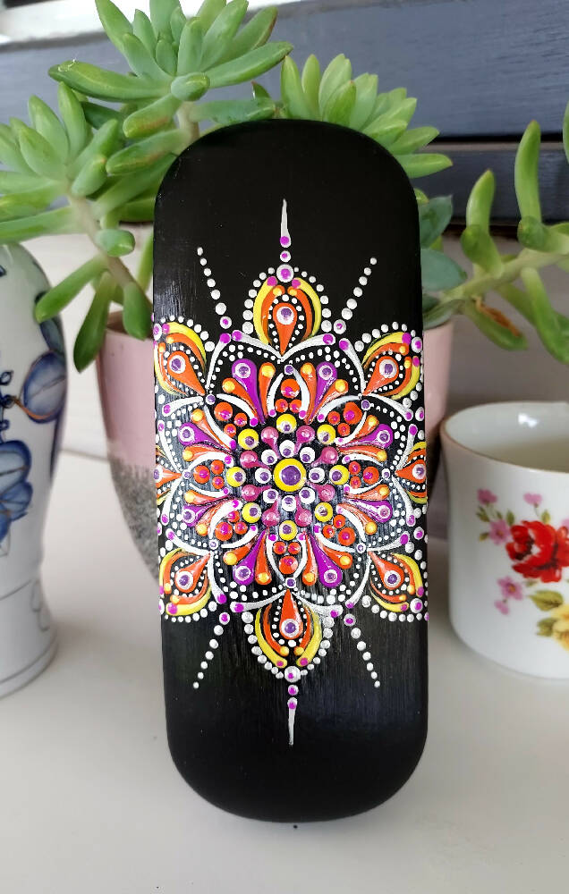 Original design Dot Art - Spectacle case called " Flower Power ".