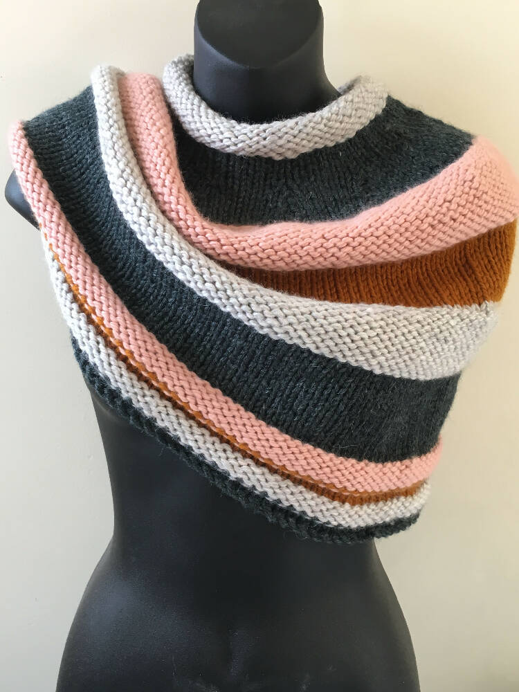 Women's caplet/cowl handmade knitted in wool