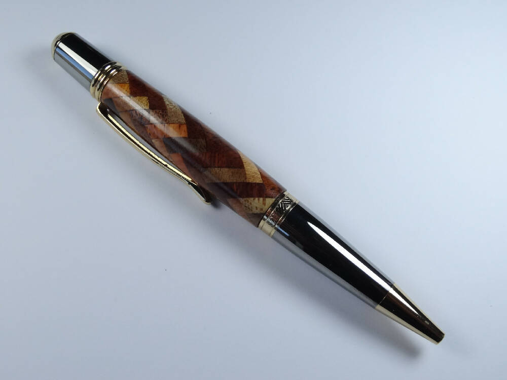 Serria 360 degree Herringbone Segmented wood Pen