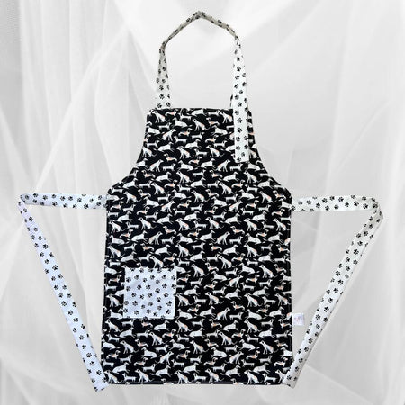 Apron ... Children's Reversible ... Dogs .. 6-7 years
