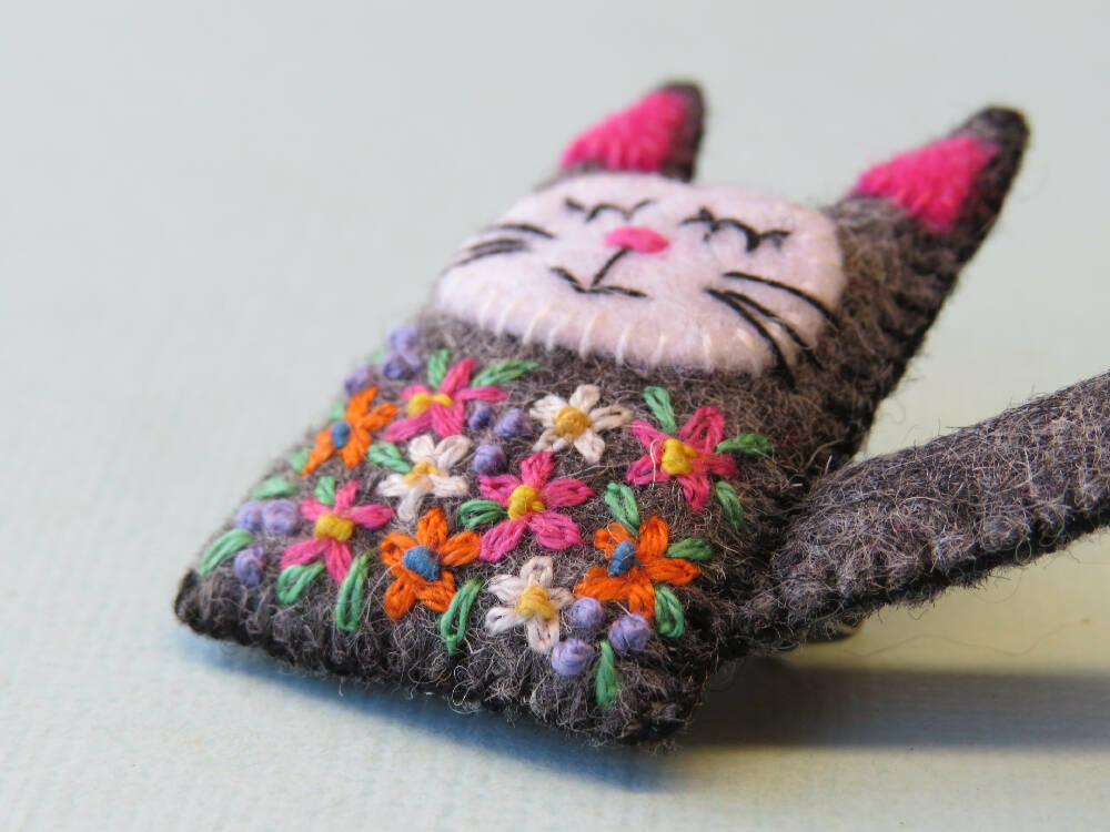 Cat Brooch - Wool Felt - Embroidered Kitten