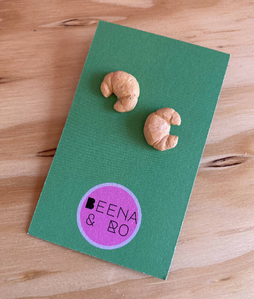 Croissant studs