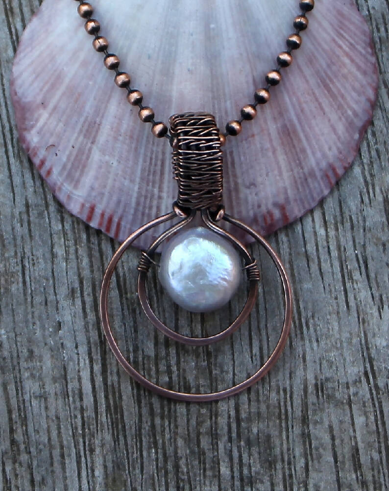 Freshwater Pearl Circle Pendant in Copper with chain