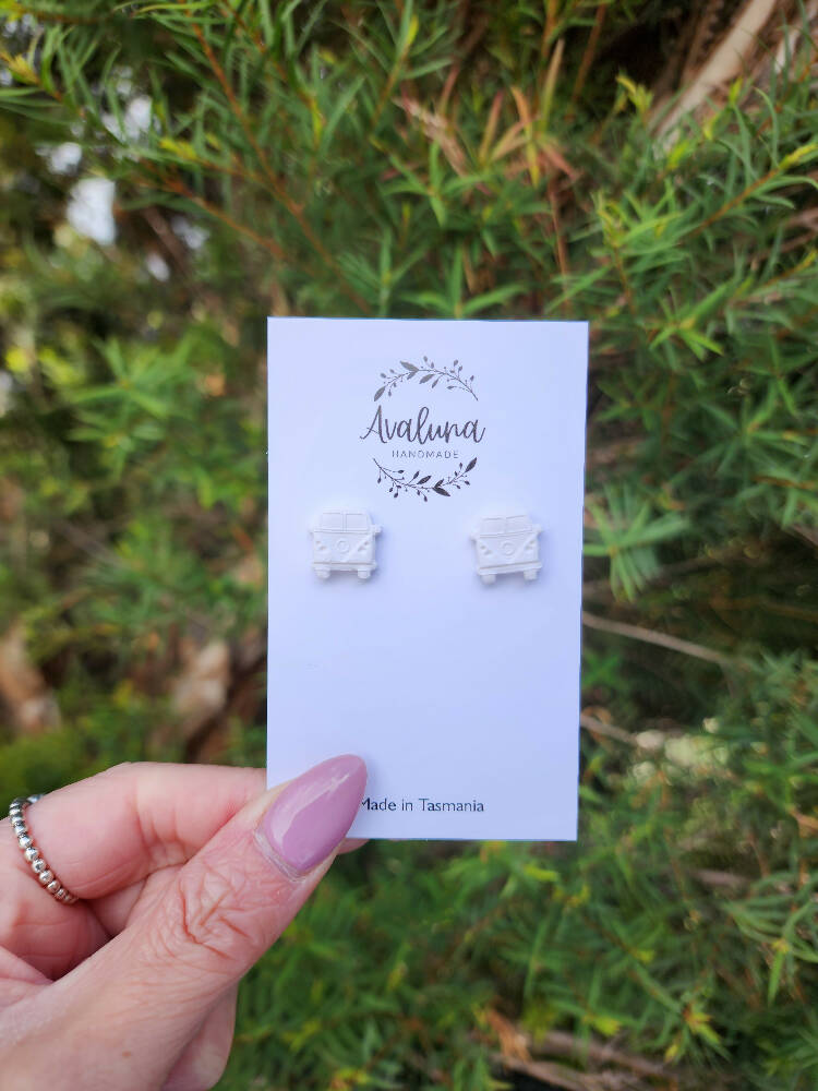 Kombi stud earrings