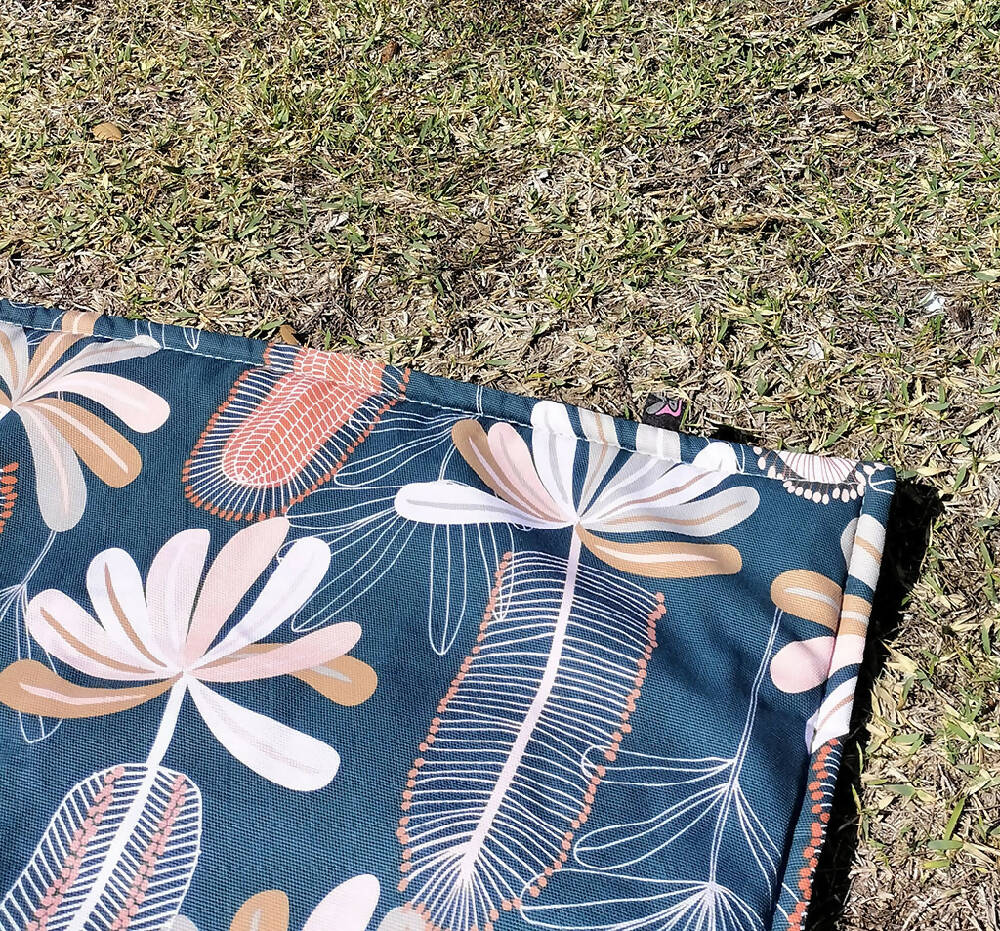 Picnic and beach quilted blanket . XL size 143 cm x 170 cm