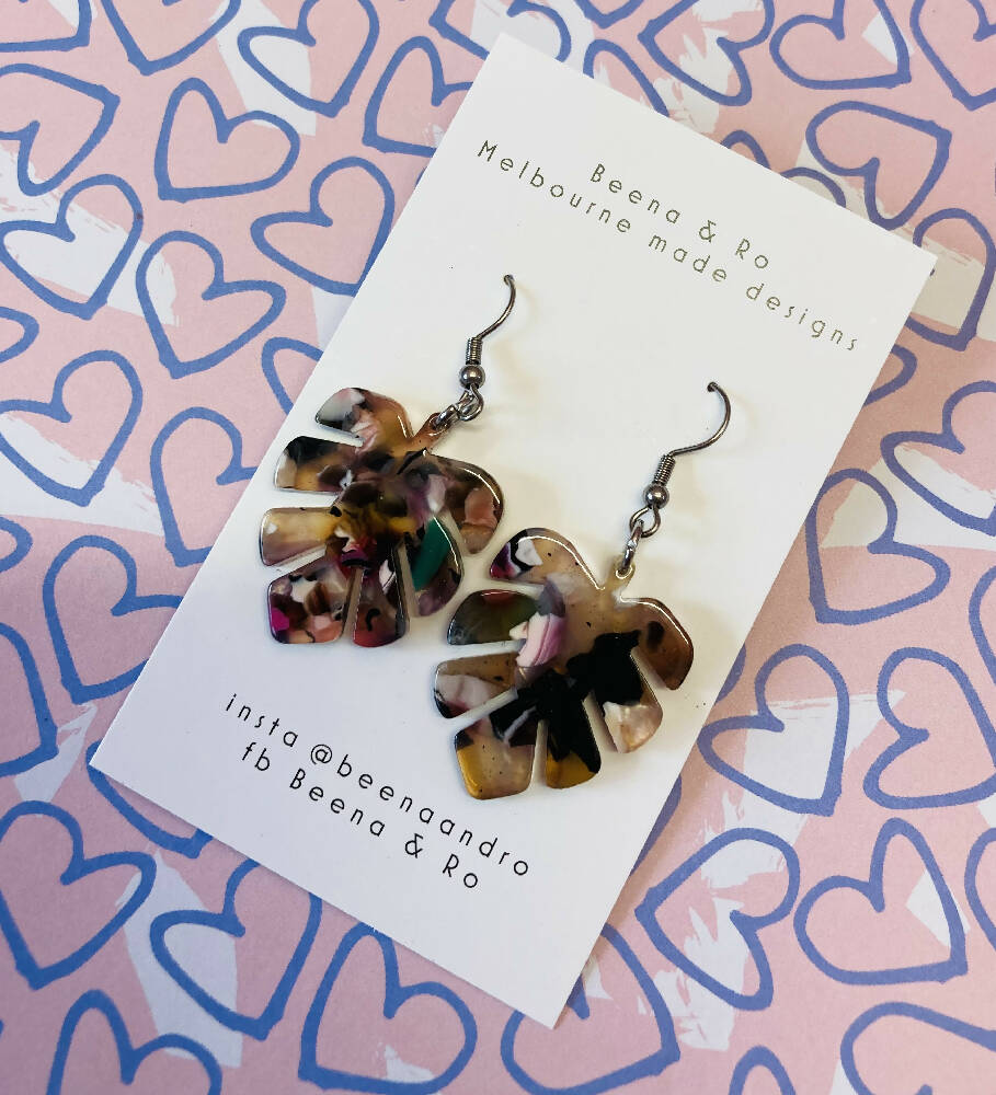 Mottled monstera hook earrings