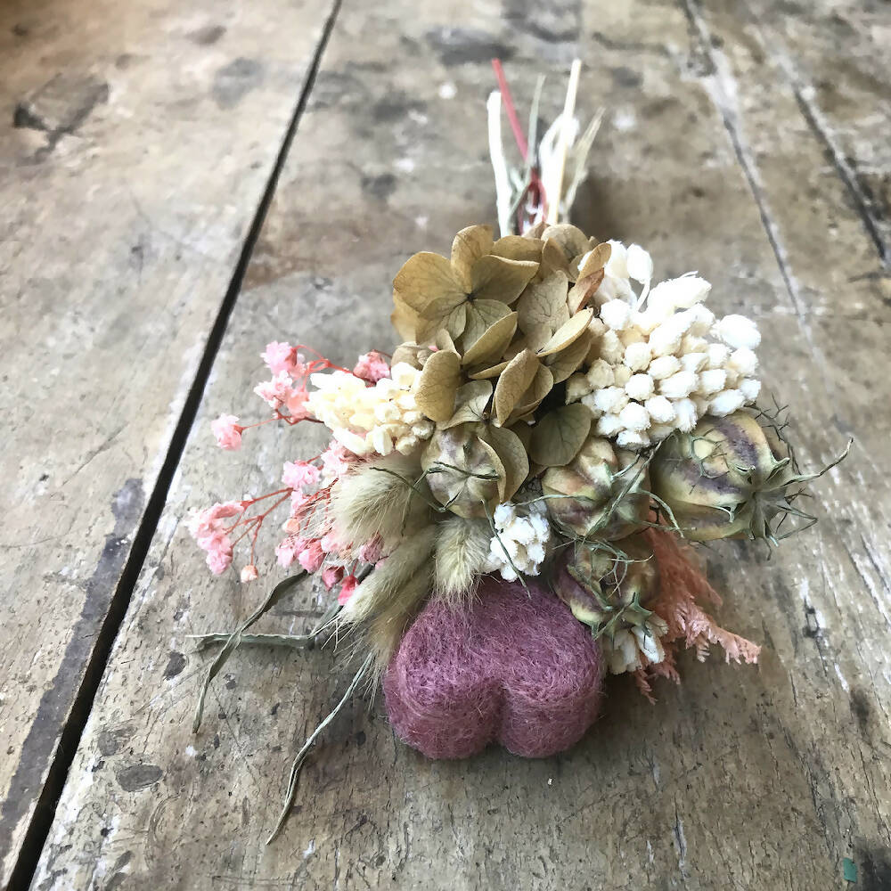 Natural and Pink posy with felted heart 26cm