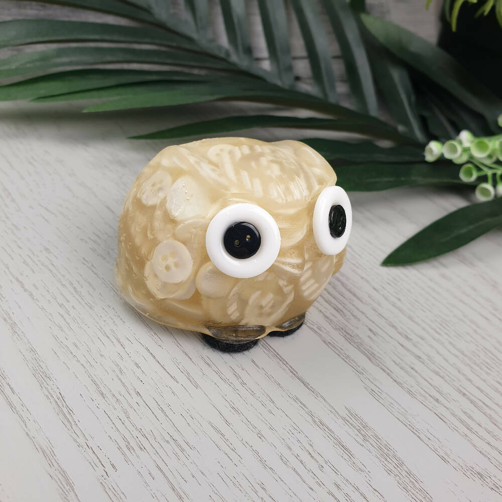Ornament Owl White Buttons Resin Addicted to Buttons  (6)