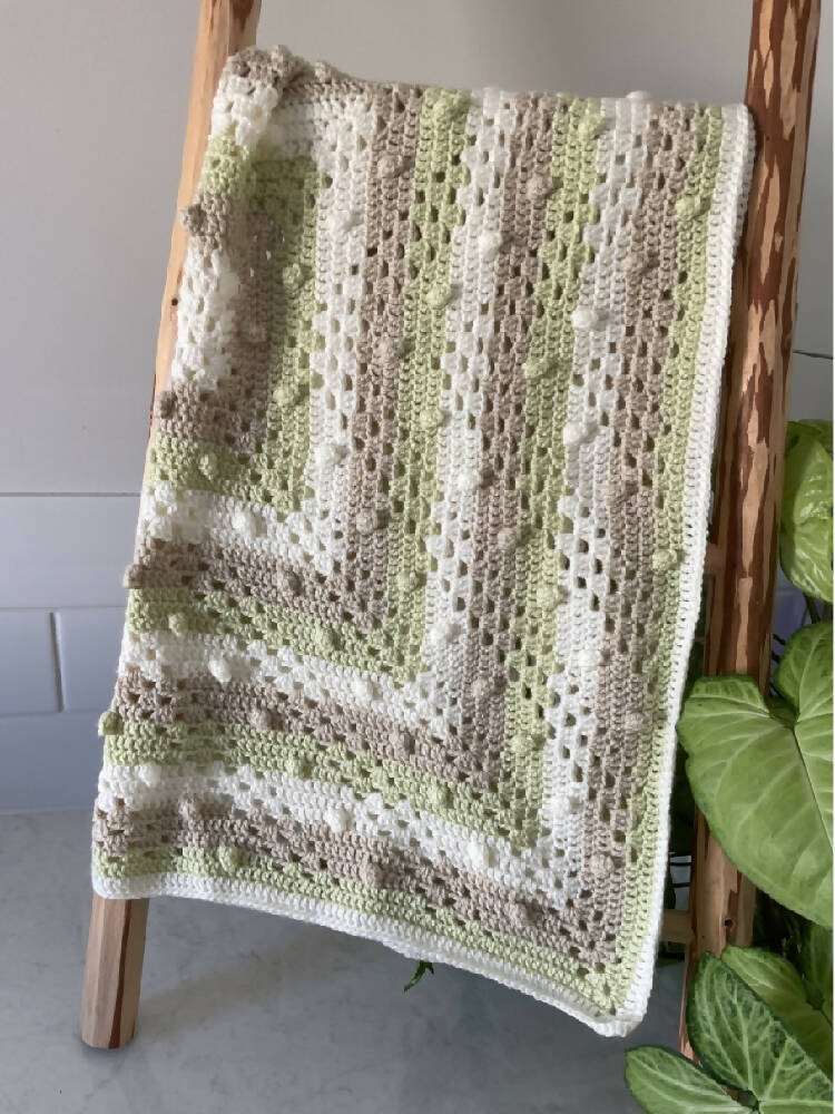 Crocheted Blanket in 3 soft colours