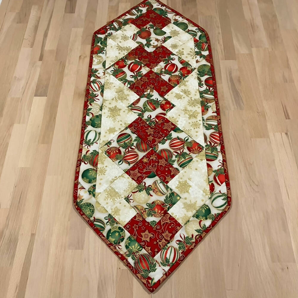 Christmas table runner handmade quilted Australia