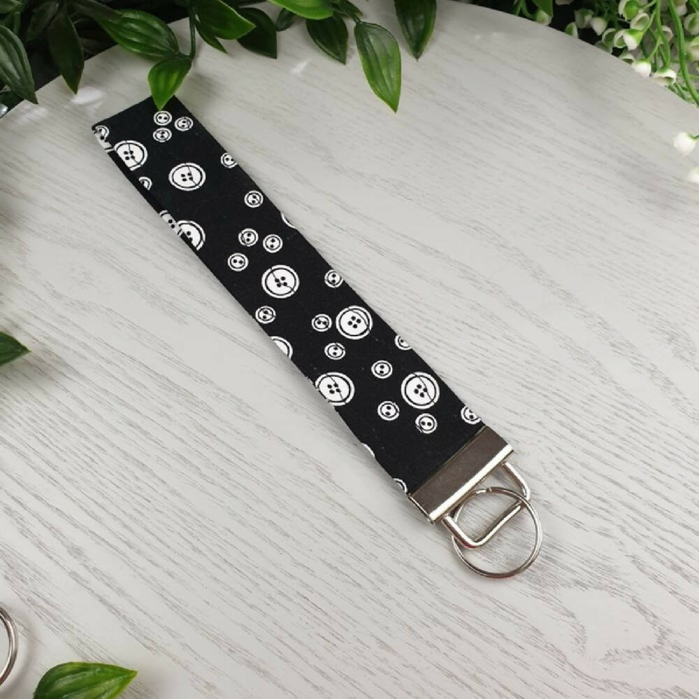 Keyfob Fabric Bag Tag Ring Wrist Black White buttons (3)