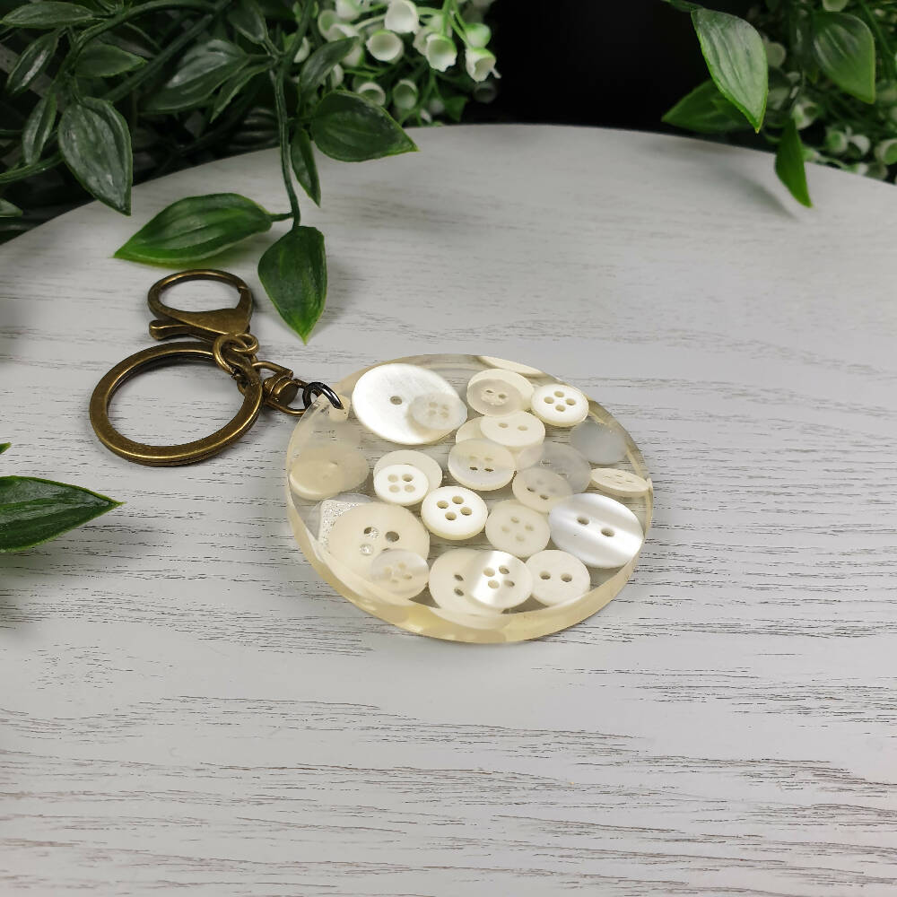 Keyring - Cream White Buttons - Round - Resin - 6cm
