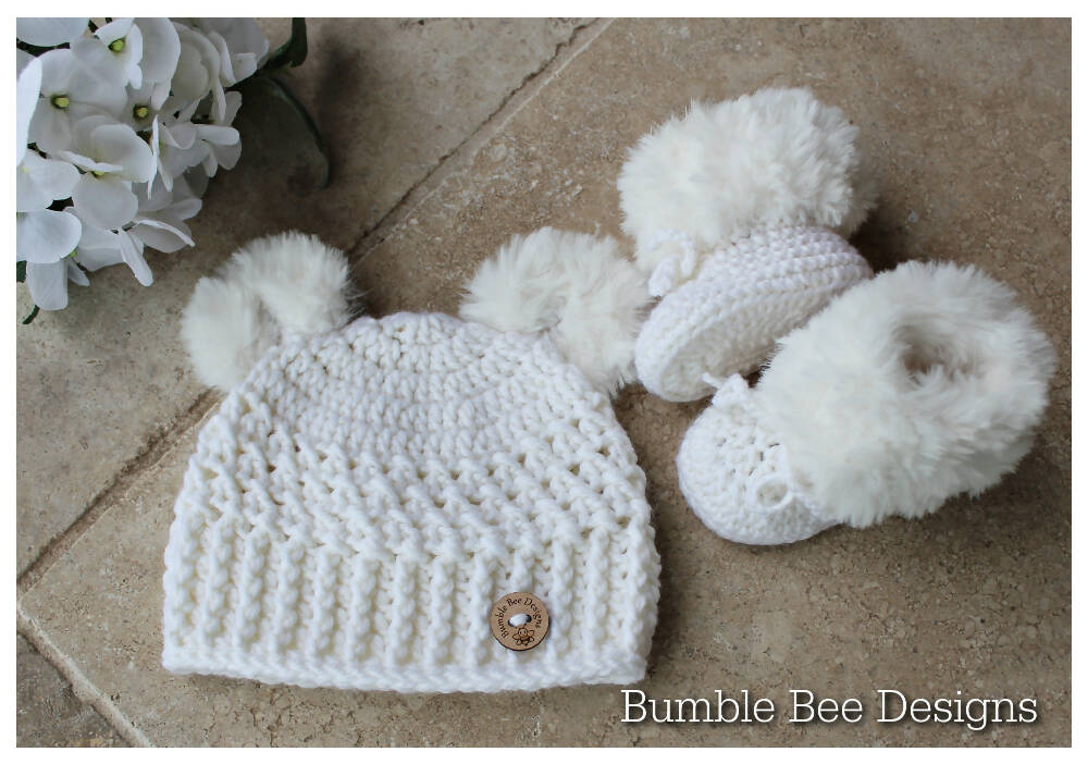 Crochet baby booties & hat, White fur booties, , Teddy bear hat, fur shoes,