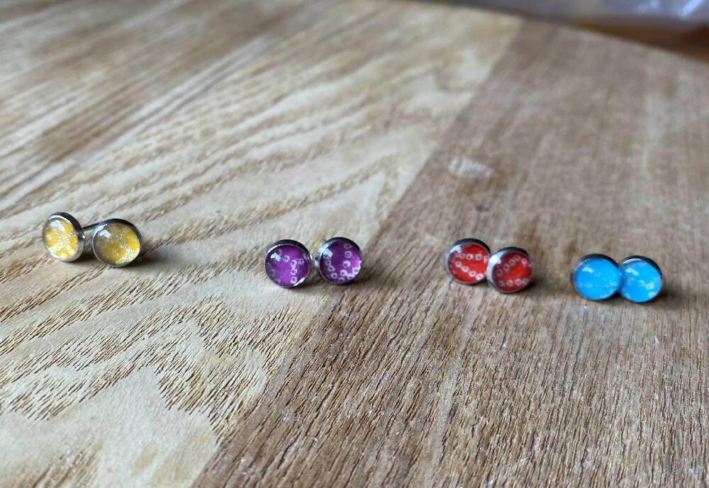 Resin stud earrings (small)