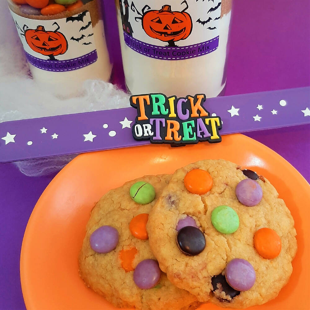 HALLOWEEN Trick or Treat Cookie Mix in a Bottle Gift. Makes some spooky cookies!