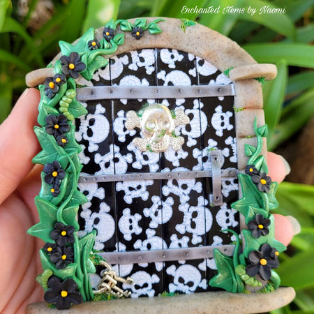 Pirate Skull and cross bones Fairy door