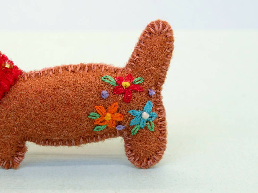 Dachshund Brooch - Wool Felt - Embroidered Dog