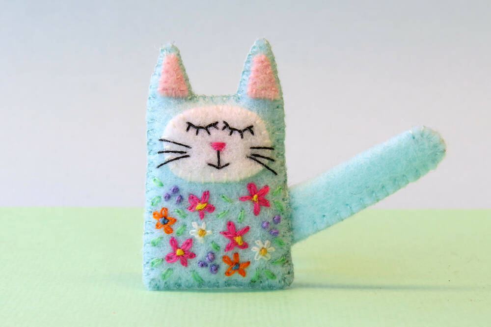 Kitty_flowers-2