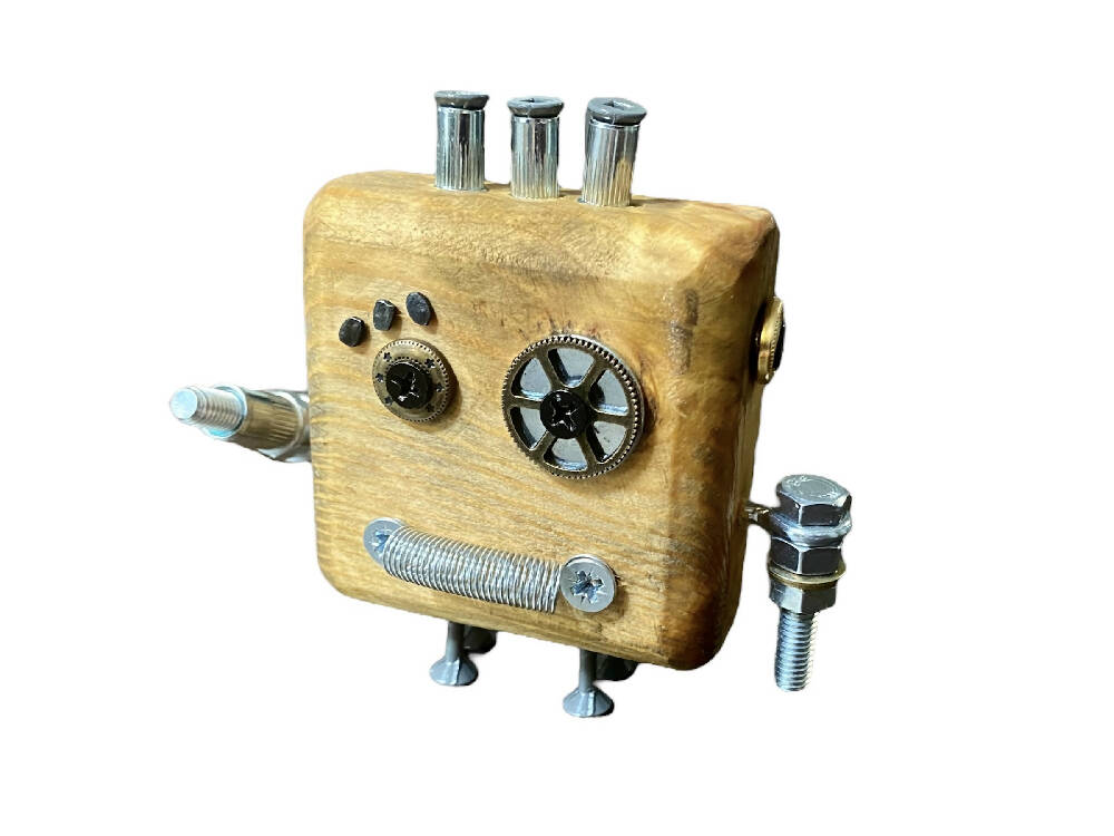 Winfred - Wooden Steampunk Robot
