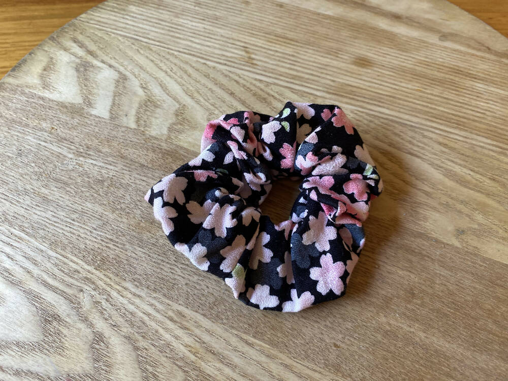 Japanese material scrunchy