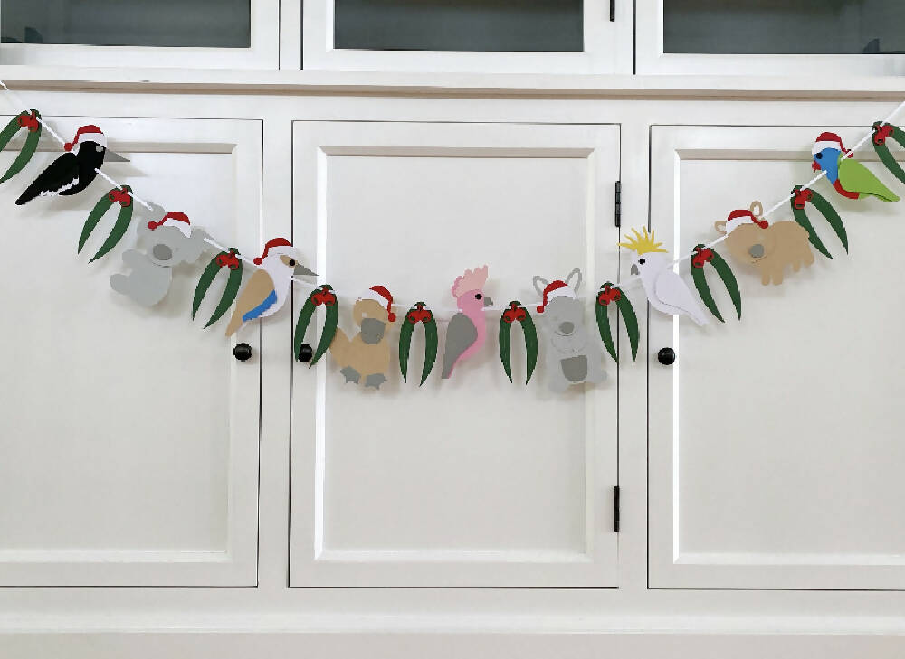 Aussie Christmas Birds and Animal Garland. Australian Xmas banner.
