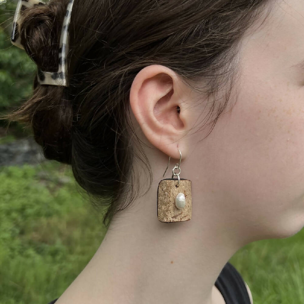 Bluegum| Silver, bark and freshwater pearls earrings