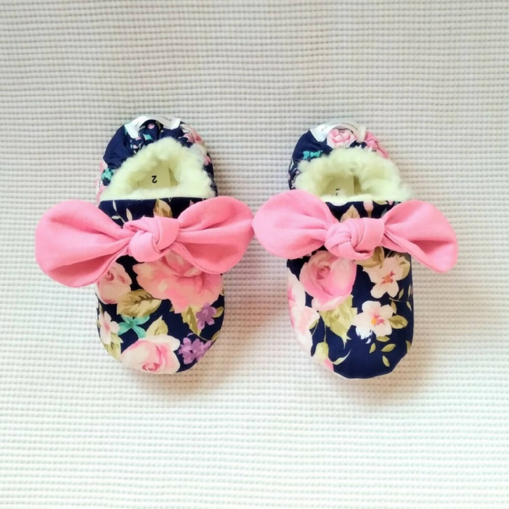 Floral baby shoes with bows