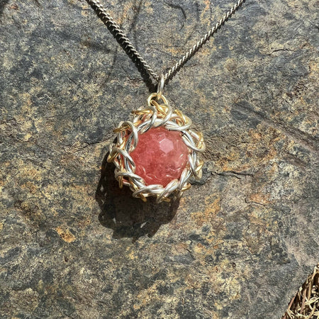 Zinnia | Rose quartz gemstone caged pendant