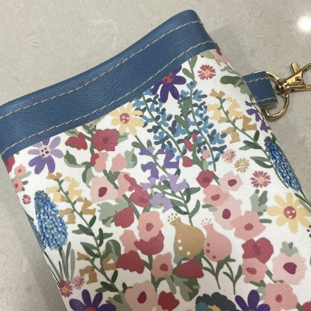 Soft-glasses-case-faux-leather-cottage-flowers-D