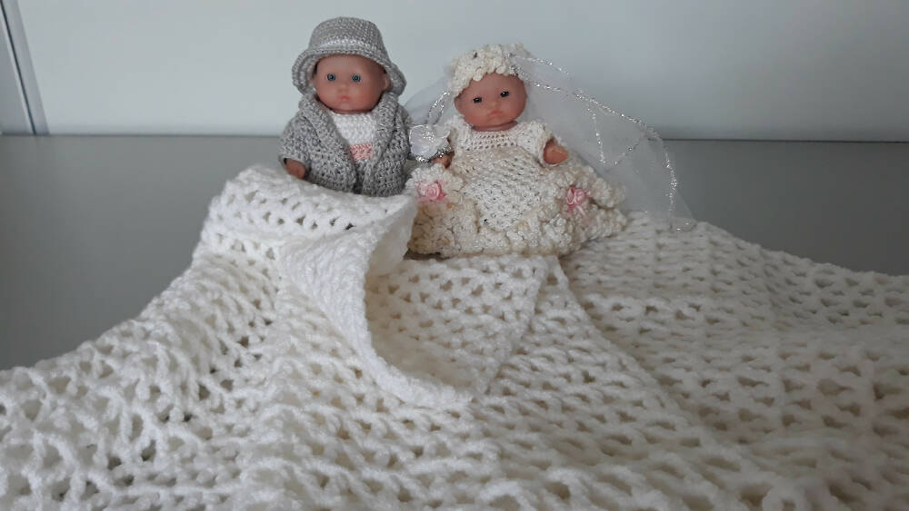 Shawl in Soft White