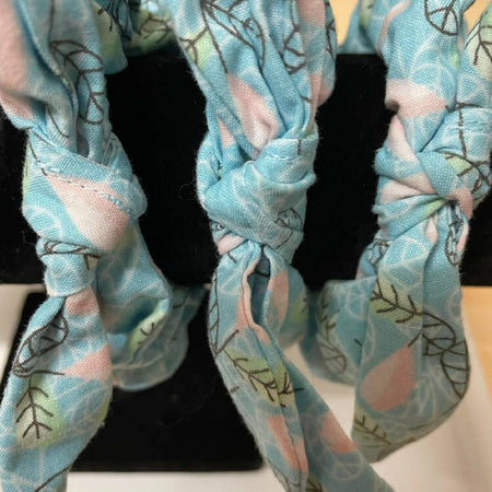 Tie scrunchie blue and pink leaf pattern