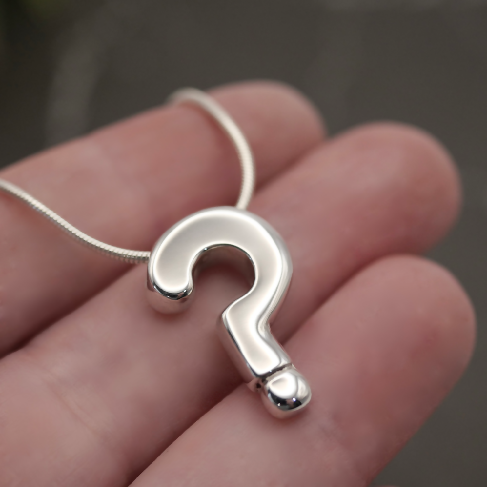 question mark silver snake chain hand sml