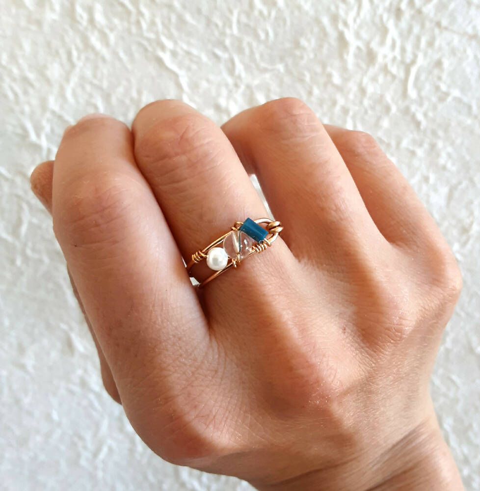 Unique Glass Pearl & Glass bead geometric wire ring
