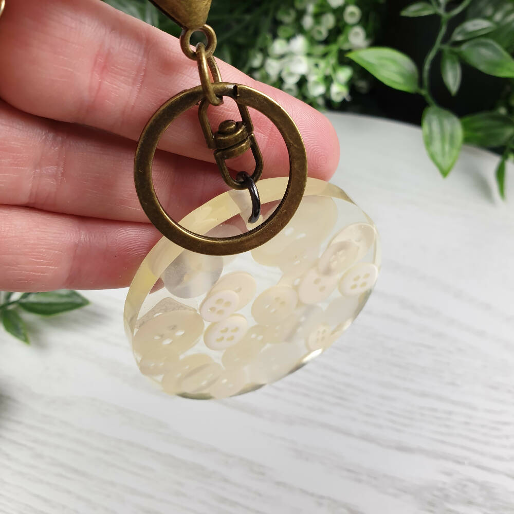 Keyring - Cream White Buttons - Round - Resin - 6cm