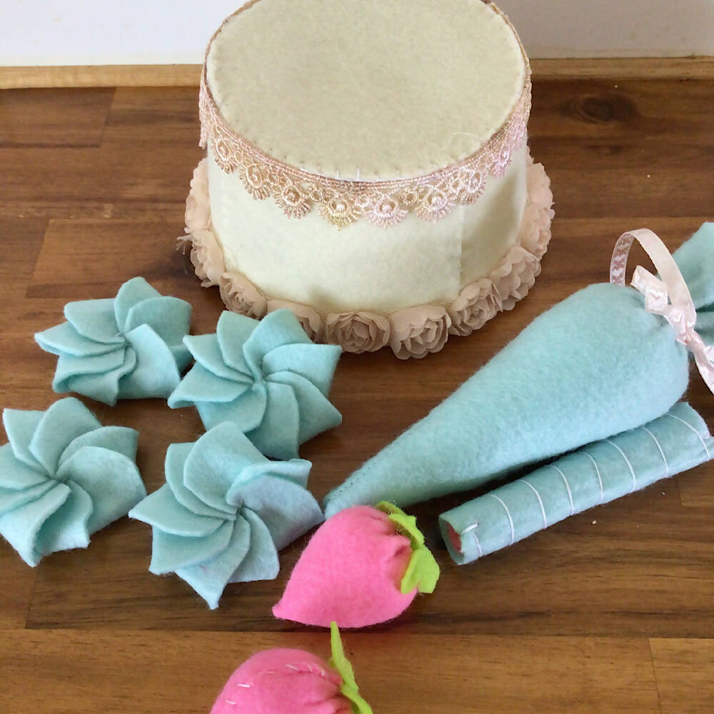 I’m a Cake Decorator set. mint