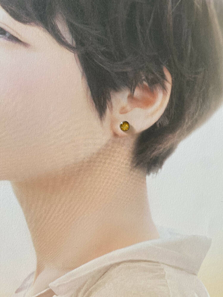 Resin stud earrings (small)