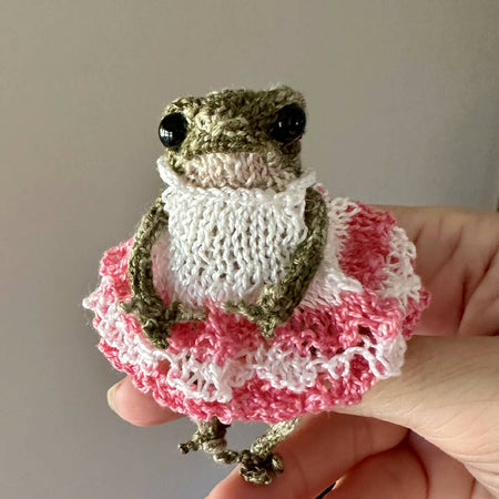 Baby Little Frog, Knitted Frog in Puff Dress