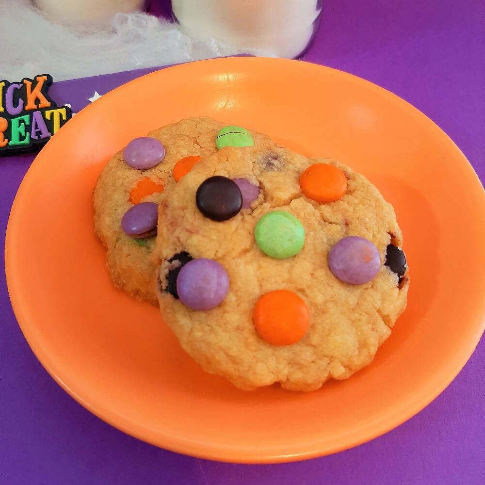 HALLOWEEN Trick or Treat Cookie Mix in a Bottle Gift. Makes some spooky cookies!