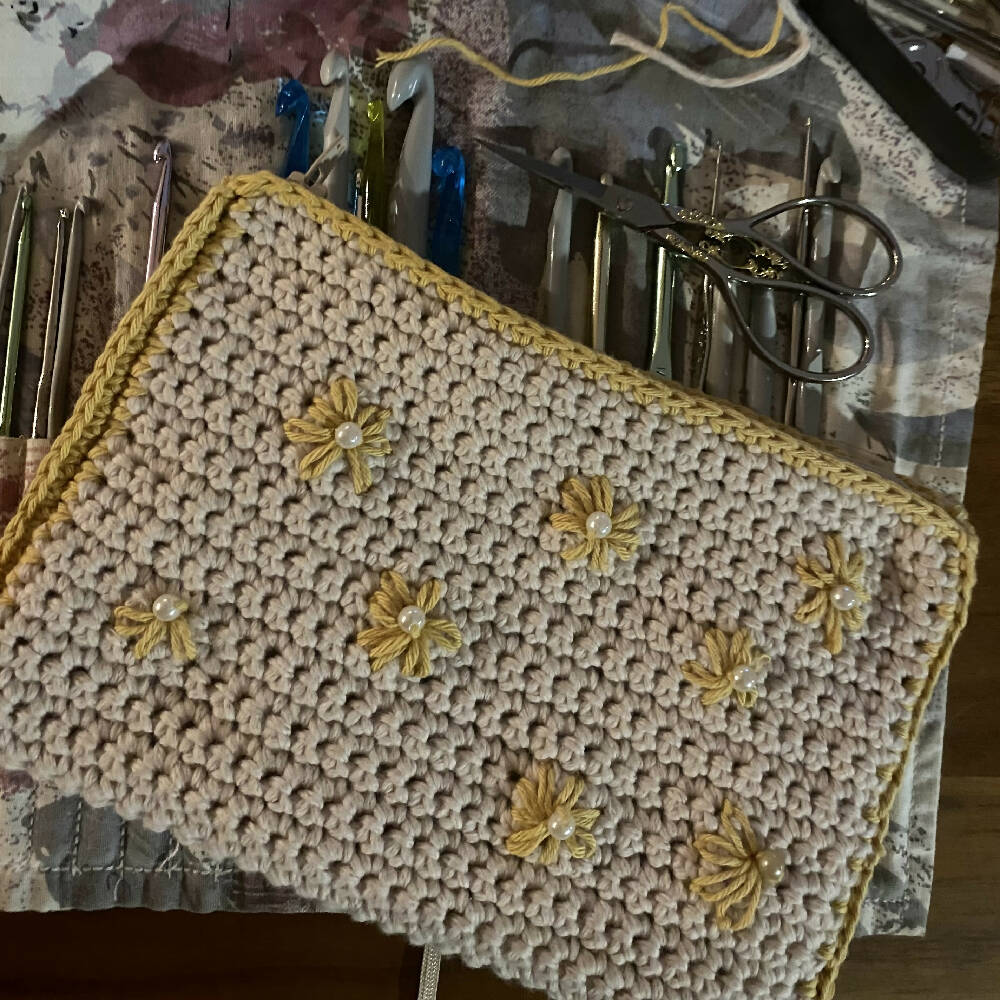 Lazy Daisy Purse (Sold out)