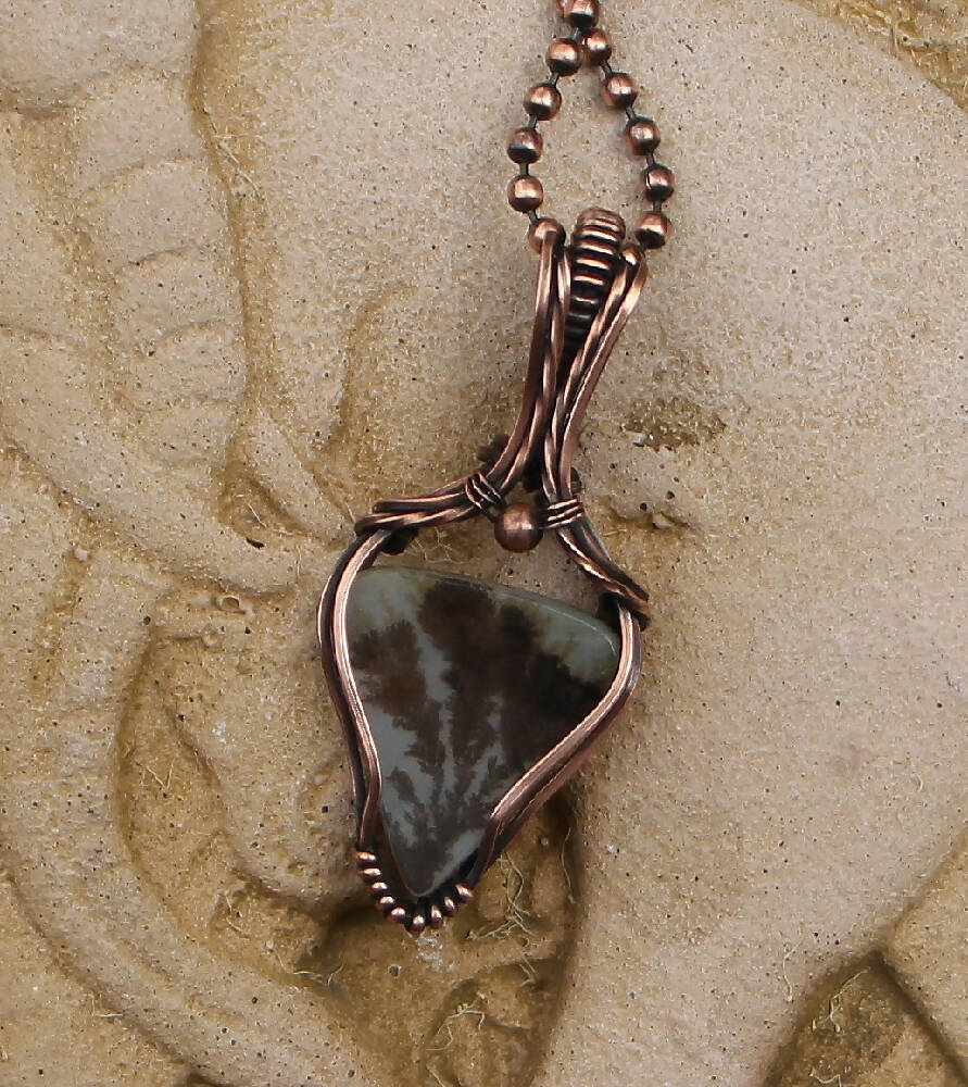 Scenic Agate pendant in Copper with chain