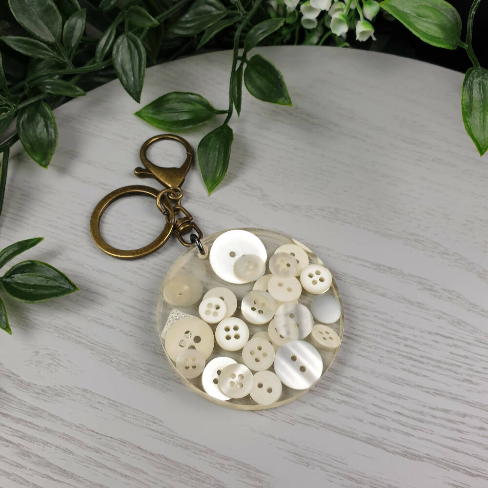 Keyring - Cream White Buttons - Round - Resin - 6cm