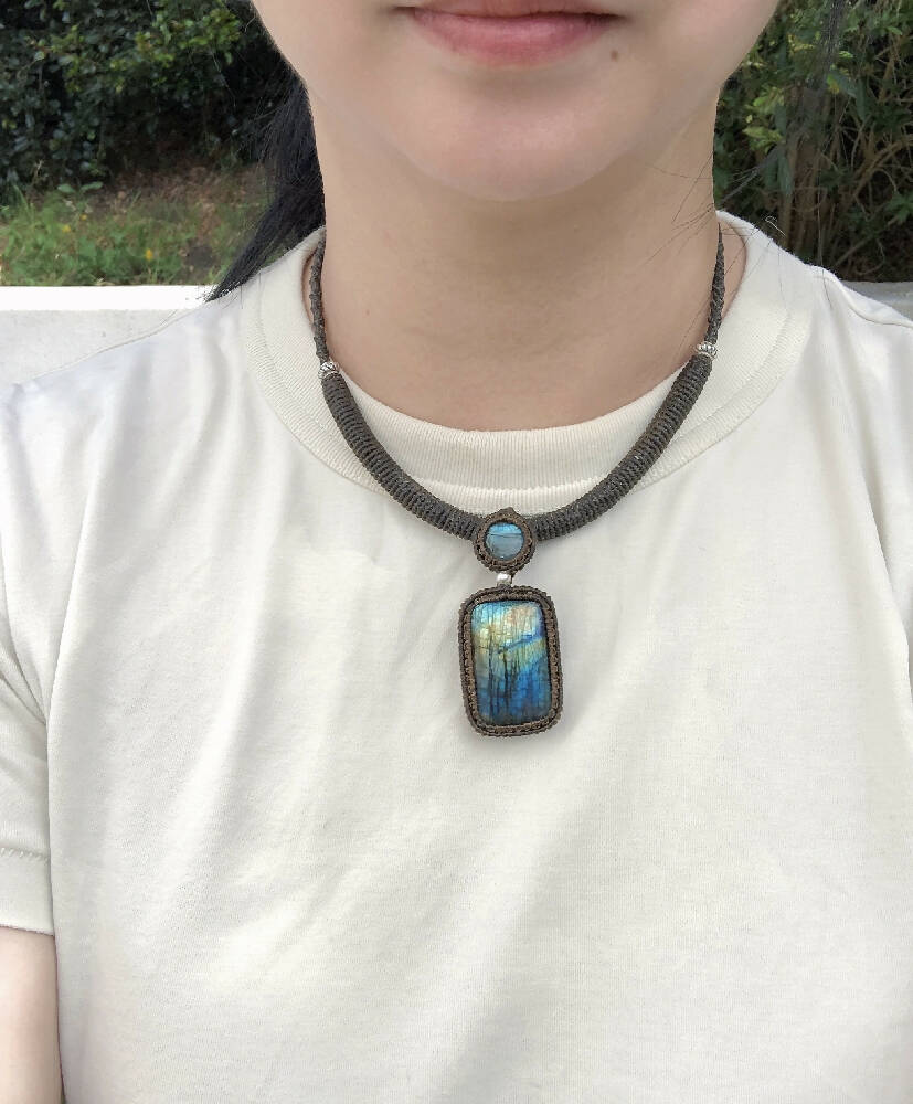 M072-Macrame Labradorite pendant, Handmade necklace with blue labradorite, Christmas gifts