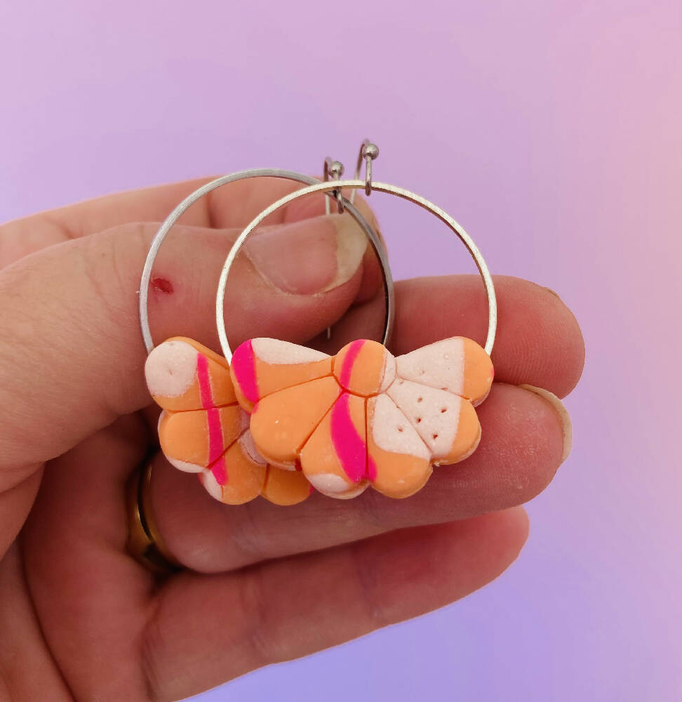 Hook flower / circle embellishment earrings