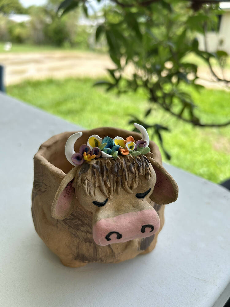 Brown Cow Planter With Flower Crown 2