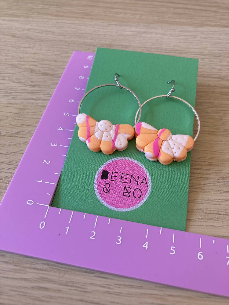 Hook flower / circle embellishment earrings