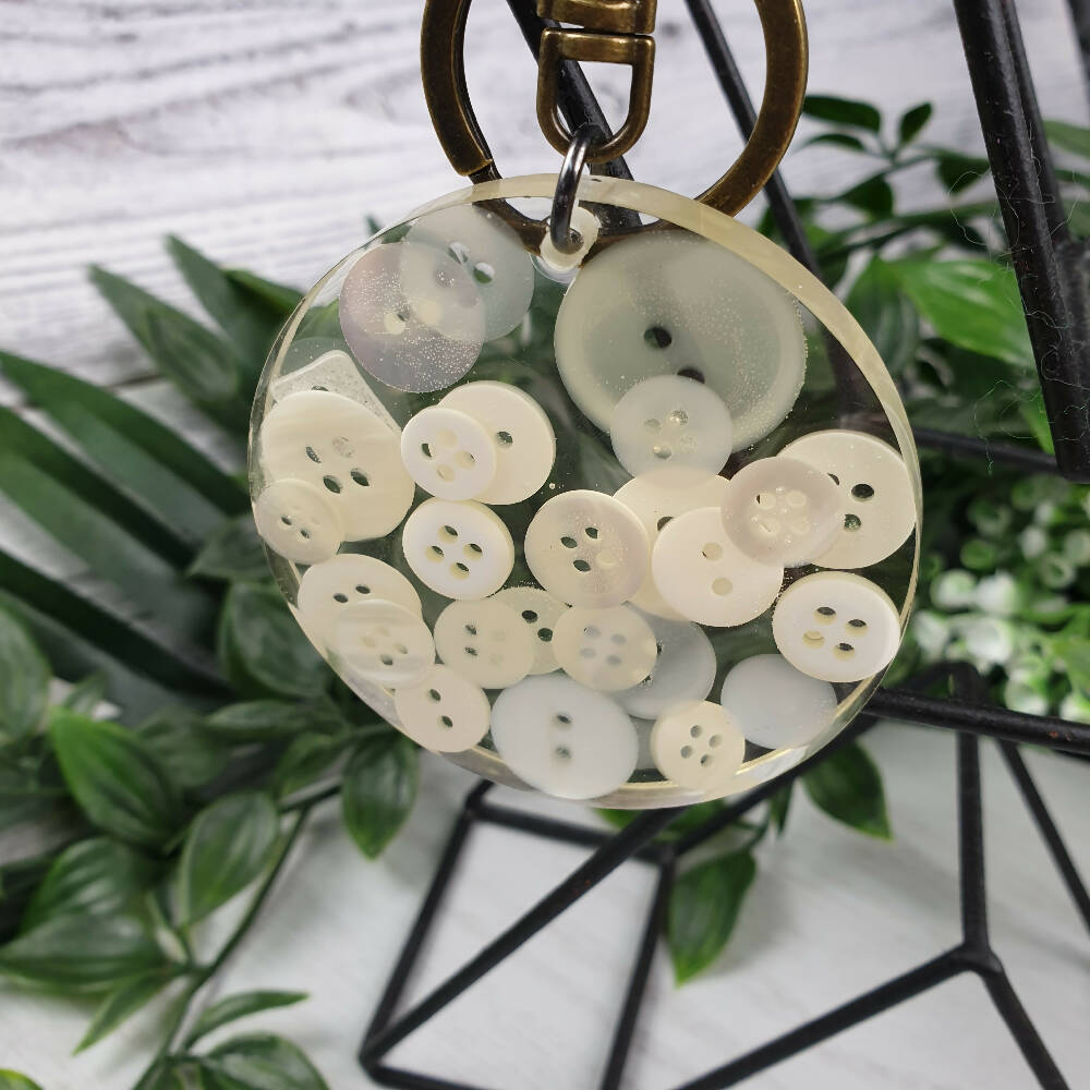 Keyring - Cream White Buttons - Round - Resin - 6cm