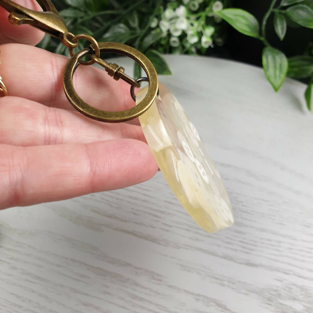 Keyring - Cream White Buttons - Round - Resin - 6cm