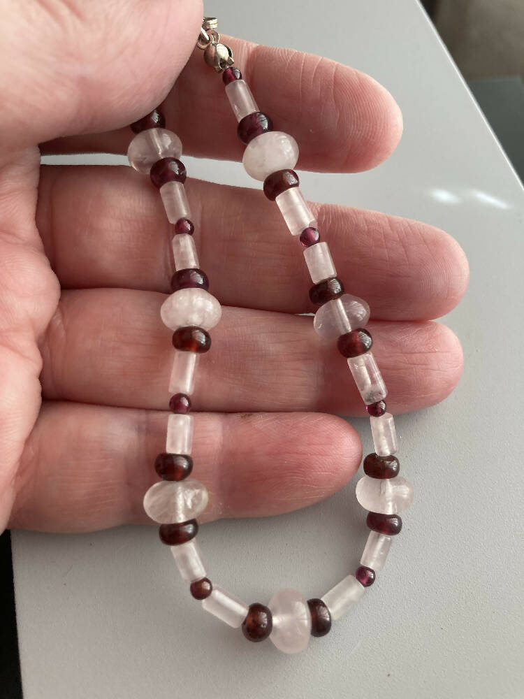 Garnet and rose quartz beaded bracelet 2
